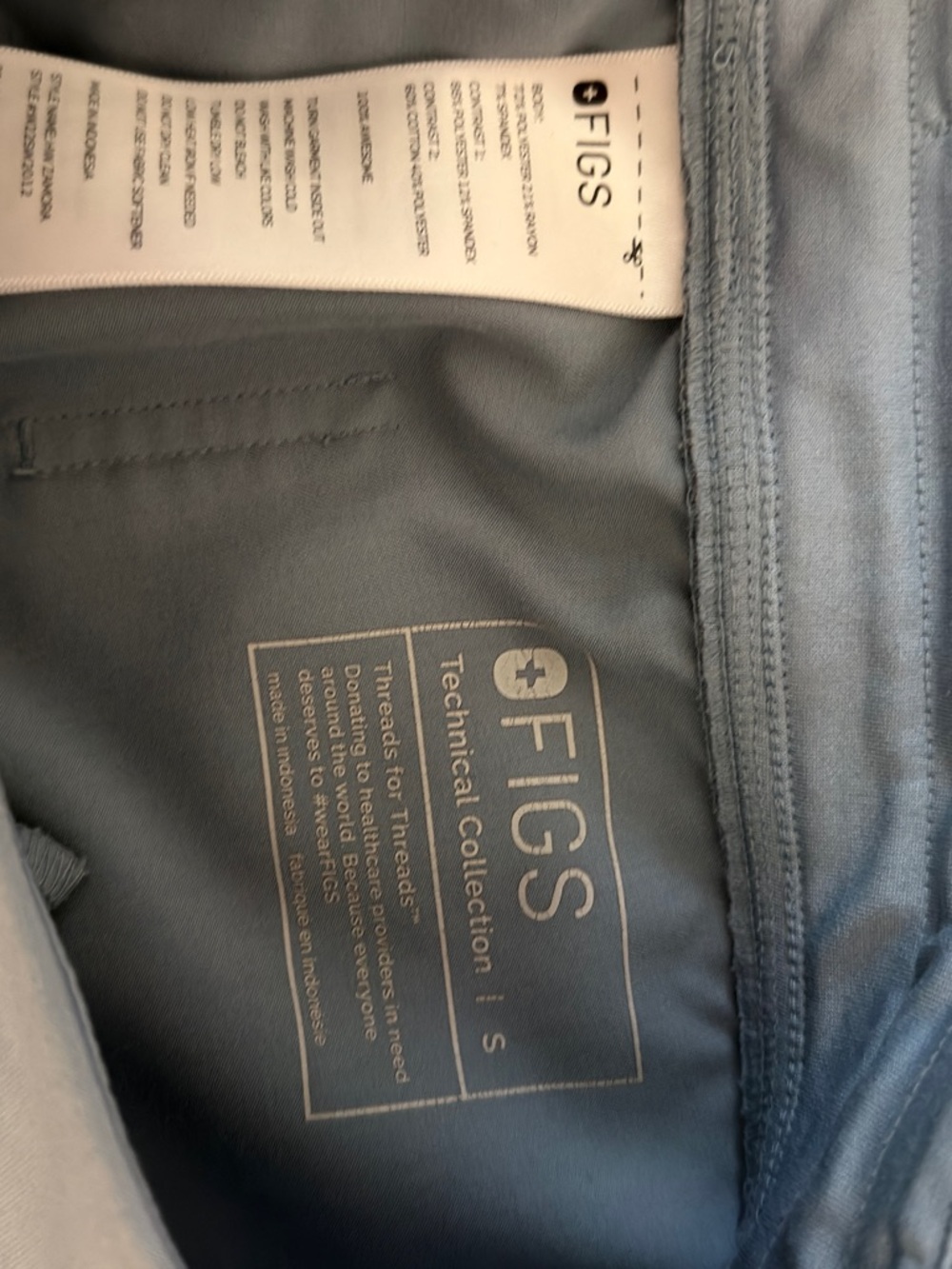 FIGS Dusty Blue Scrub Set - Top & Jogger Pants - Picture 4 of 9